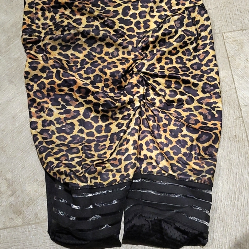 Large leopard print leggings scrunch butt